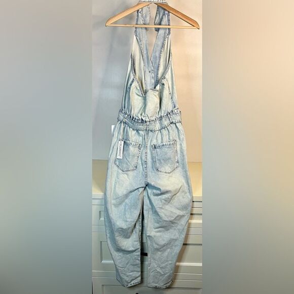 NWT BLANKNYC Luxury Denim Halter Neck Jumpsuit With Belt size small - Picture 8 of 10